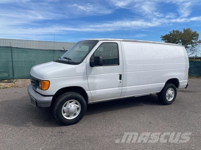 Ford E-350 パネルバン
