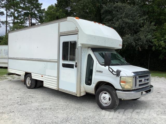 Ford E-350 パネルバン