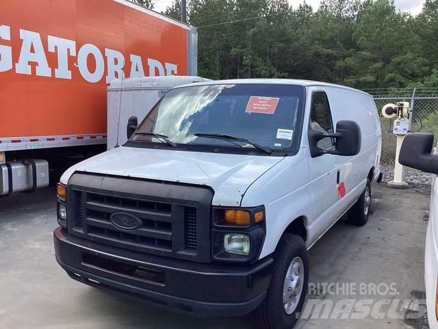 Ford E-350 パネルバン