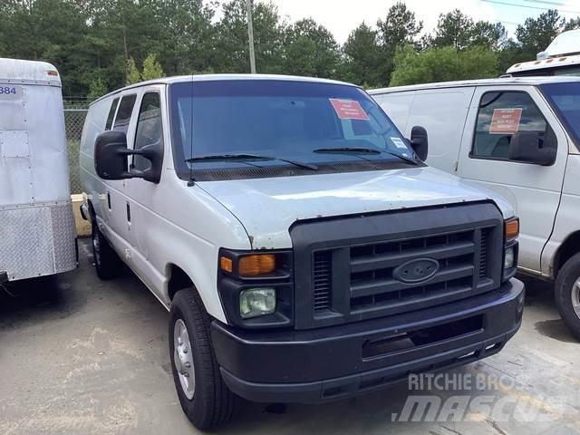 Ford E-350 パネルバン