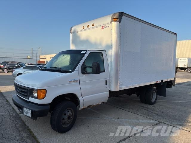 Ford E-350 パネルバン