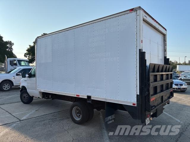 Ford E-350 パネルバン