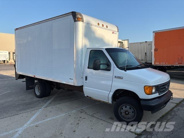 Ford E-350 パネルバン