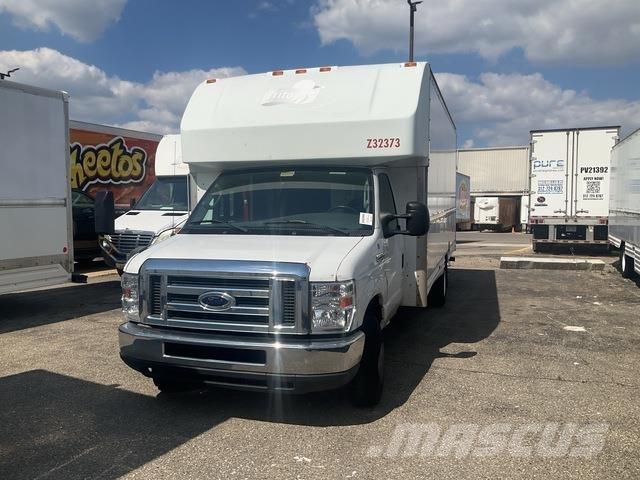 Ford E-350 パネルバン