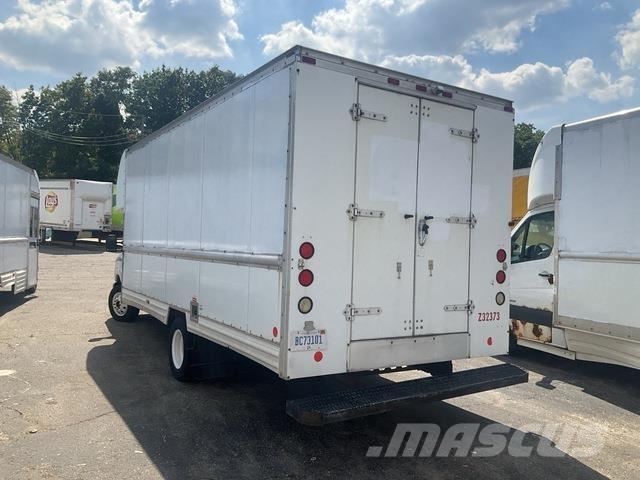 Ford E-350 パネルバン