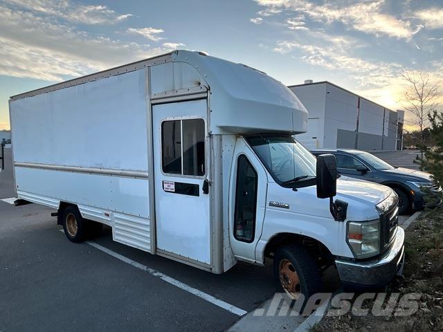Ford E-350 パネルバン