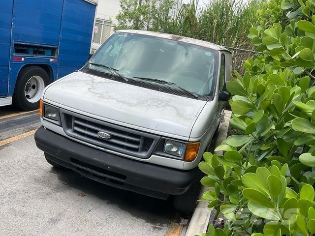 Ford E-350 パネルバン