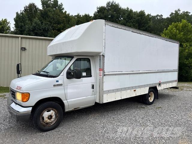 Ford E-350 パネルバン
