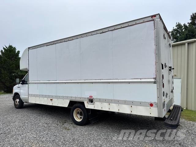 Ford E-350 パネルバン