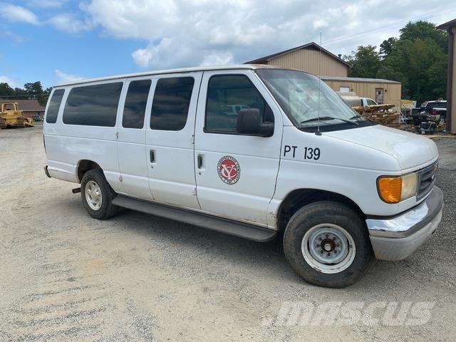 Ford E-350 自動車