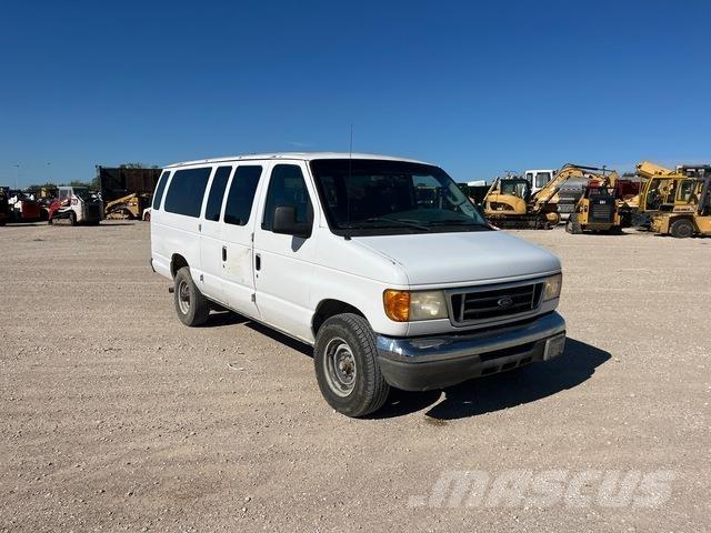 Ford E-350 自動車