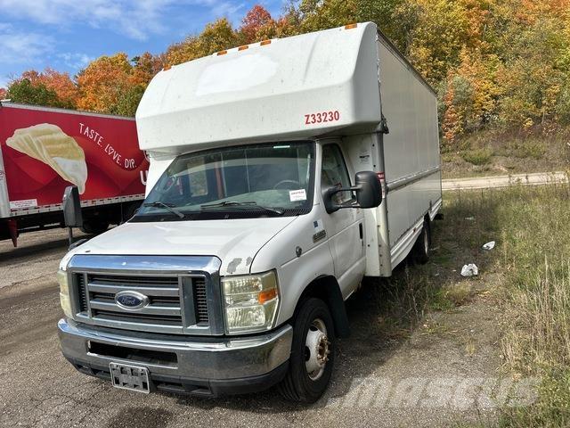 Ford E-350 パネルバン