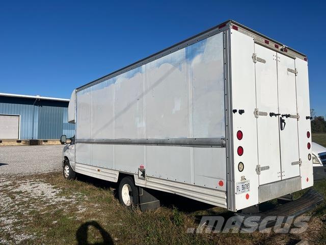 Ford E-350 パネルバン