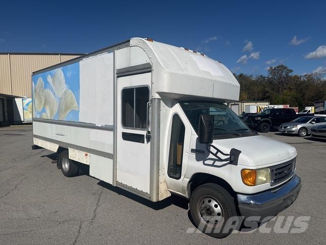 Ford E-350 ボックストラック