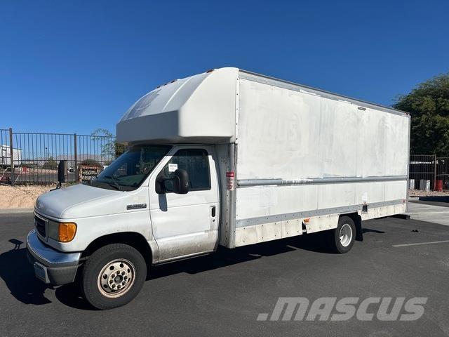 Ford E-350 パネルバン