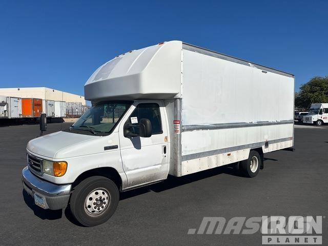 Ford E-350 ボックストラック