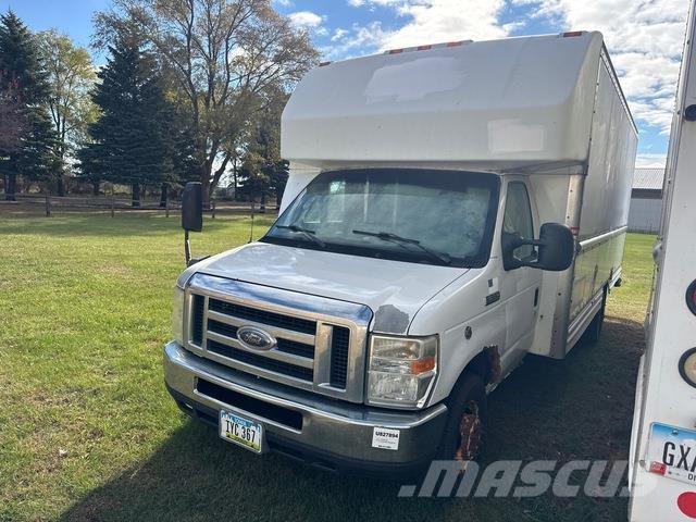 Ford E-350 パネルバン