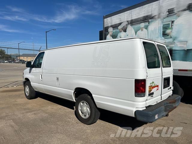 Ford E-350 パネルバン