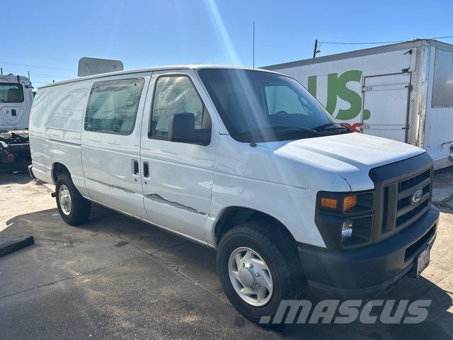 Ford E-350 パネルバン