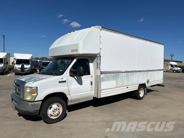 Ford E-350 パネルバン