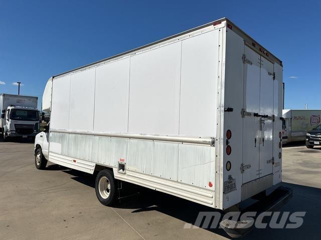 Ford E-350 パネルバン