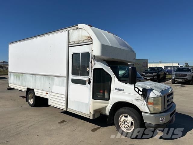 Ford E-350 パネルバン