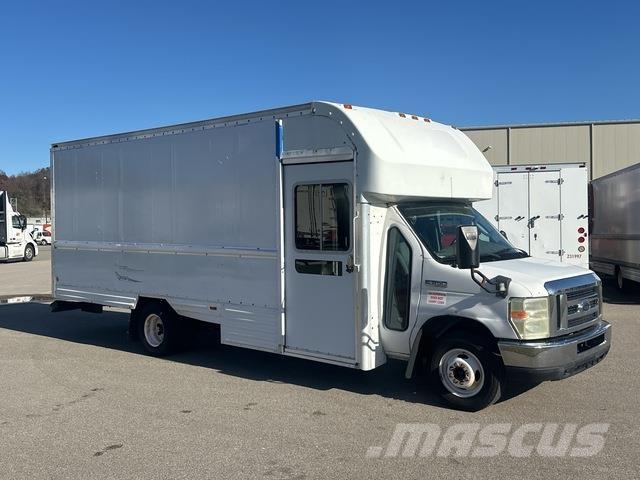 Ford E-350 パネルバン