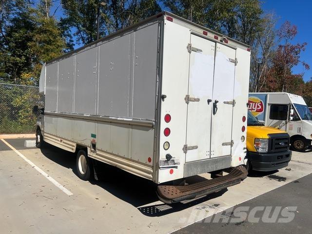 Ford E-350 パネルバン