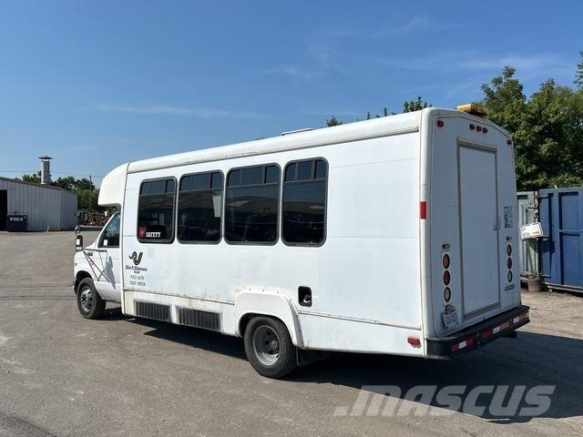 Ford E-450 マイクロバス