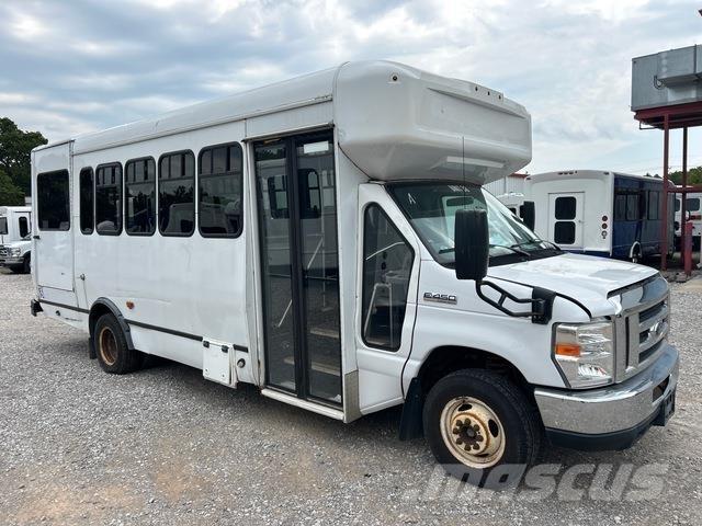 Ford E-450 マイクロバス