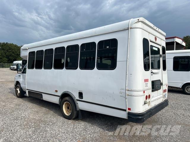 Ford E-450 マイクロバス