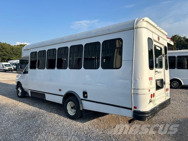 Ford E-450 マイクロバス