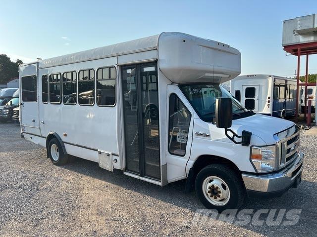 Ford E-450 マイクロバス