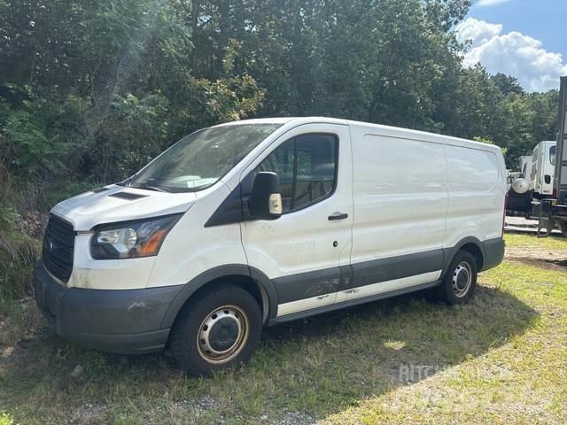 Ford E150 パネルバン