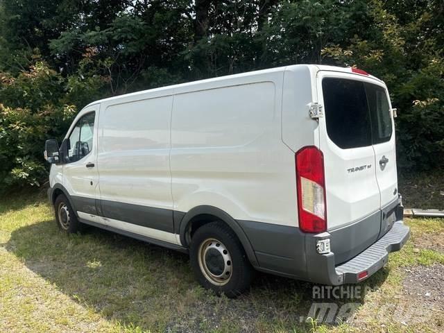 Ford E150 パネルバン
