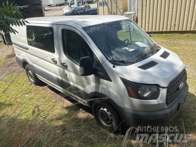 Ford E150 パネルバン