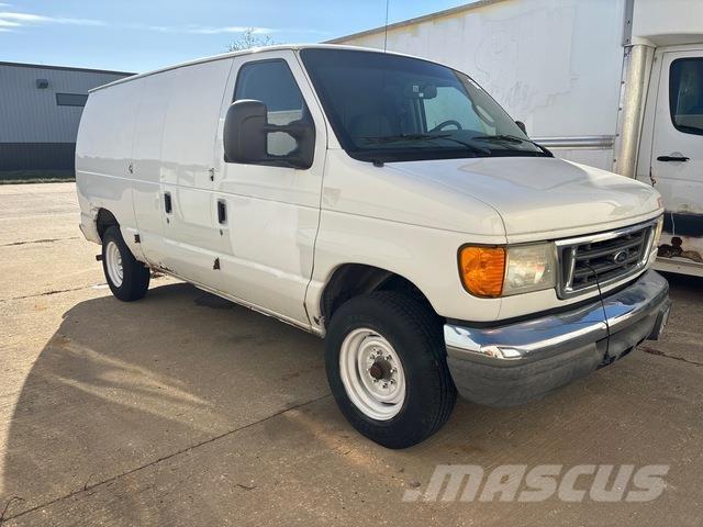 Ford E150 パネルバン