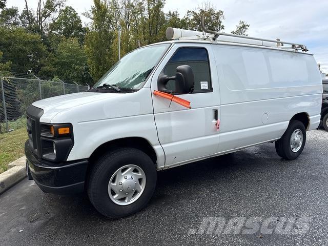 Ford E250 パネルバン