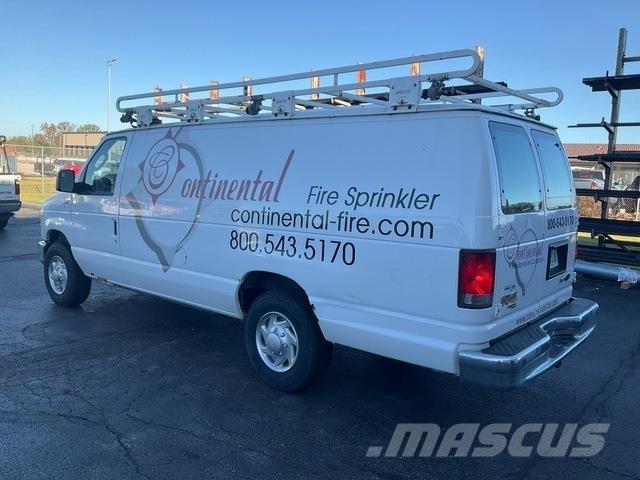 Ford E350 パネルバン