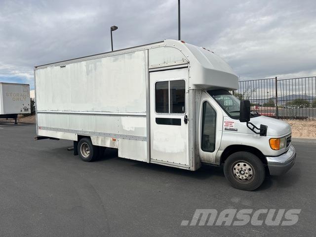 Ford E350 パネルバン