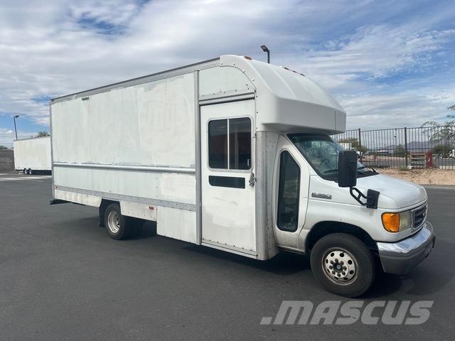 Ford E350 パネルバン