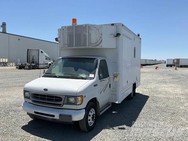 Ford E450 パネルバン