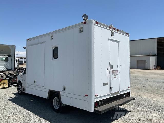 Ford E450 パネルバン