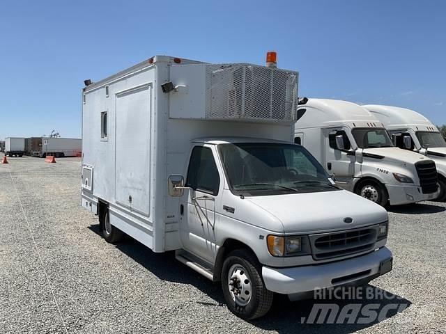 Ford E450 パネルバン