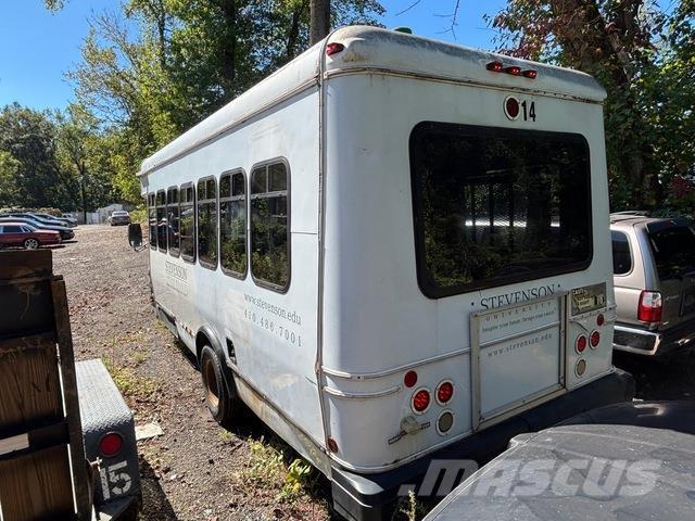 Ford E450 自動車