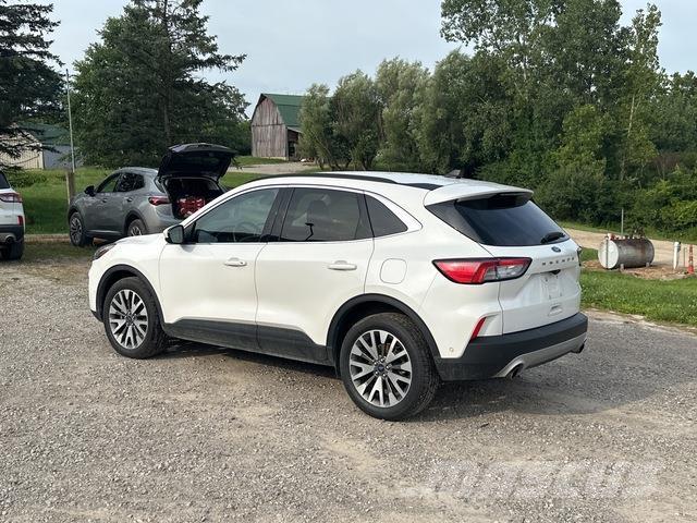 Ford Escape 自動車
