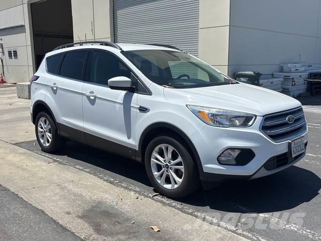 Ford Escape 自動車