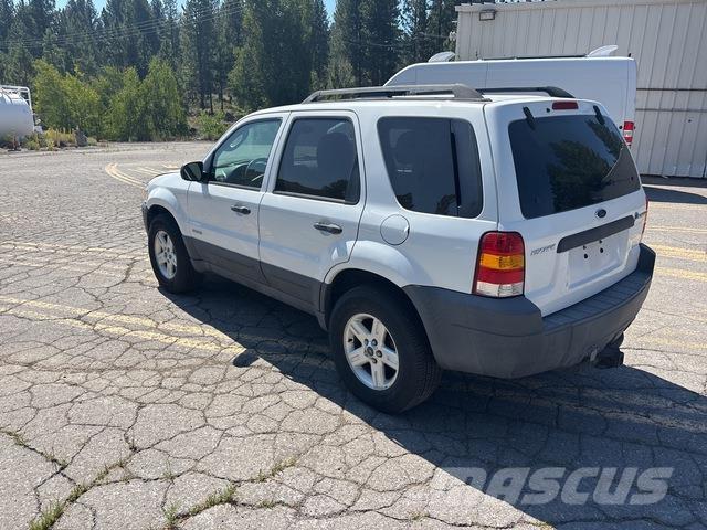 Ford Escape 自動車