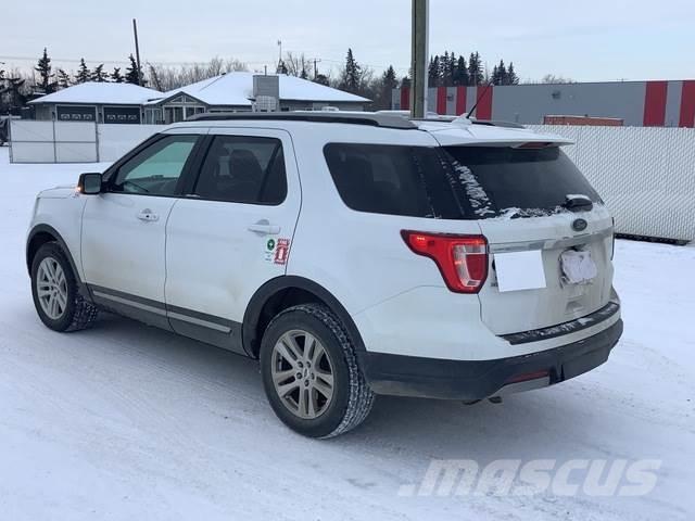 Ford Explorer 自動車