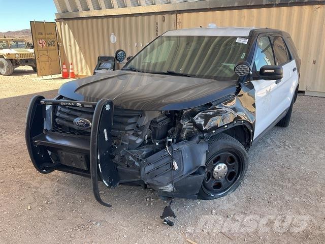 Ford Explorer 自動車